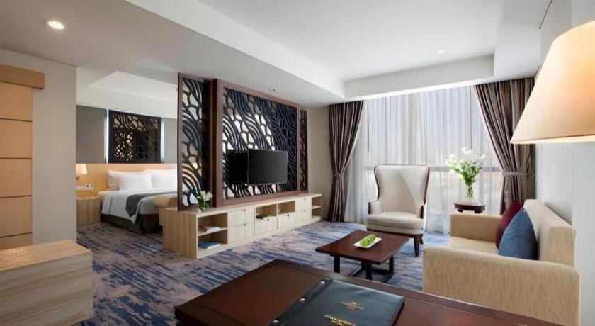 Hotel Grandhika Pemuda Σεμαράνγκ Εξωτερικό φωτογραφία