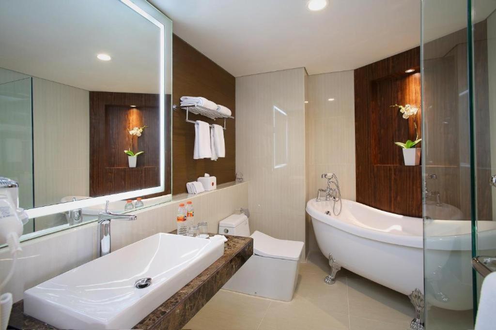 Hotel Grandhika Pemuda Σεμαράνγκ Εξωτερικό φωτογραφία