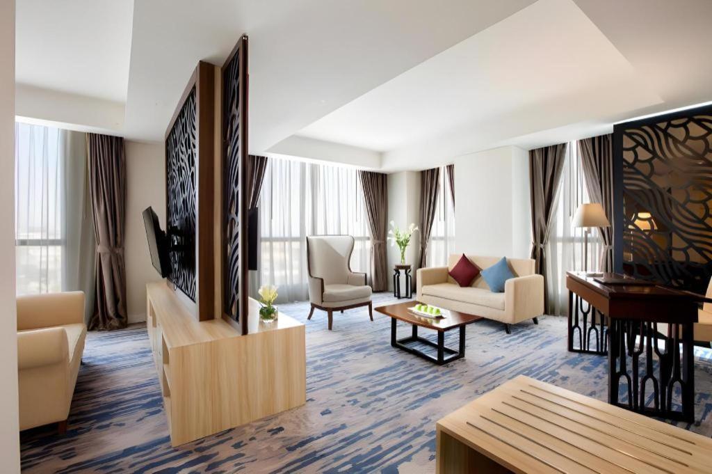 Hotel Grandhika Pemuda Σεμαράνγκ Εξωτερικό φωτογραφία